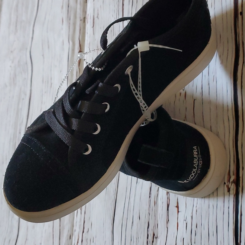 🆕️ KOOLABURRA BY UGGS GIRLS BLACK SUEDE SHOES 🙎‍♀️